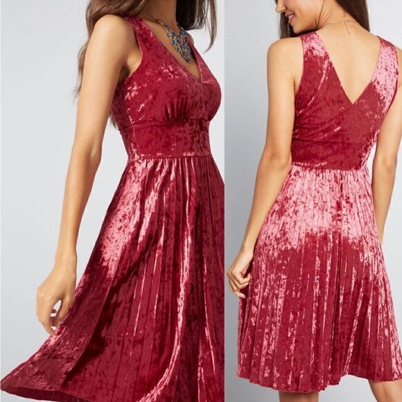 Modcloth Splendorous Spree Velvet Dress in Wine - Picture 4 of 16